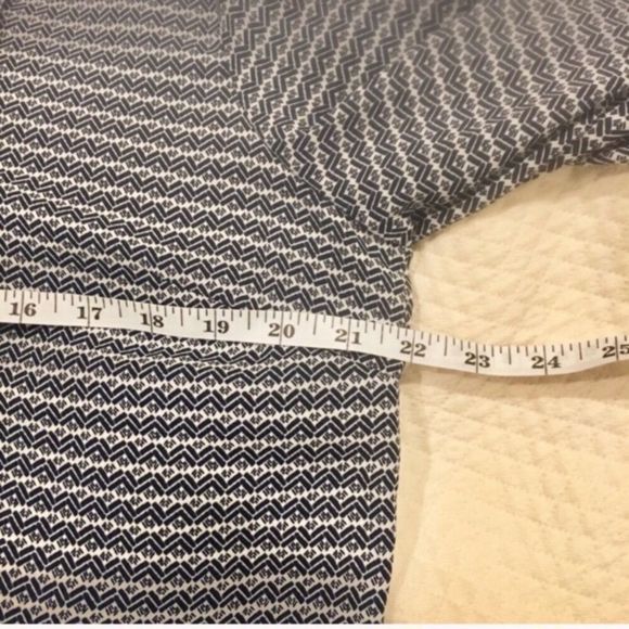 Womens Banana Republic Navy Blue Pattern Bell Cuff Peplum Long Sleeve Blouse NWT - Picture 7 of 8
